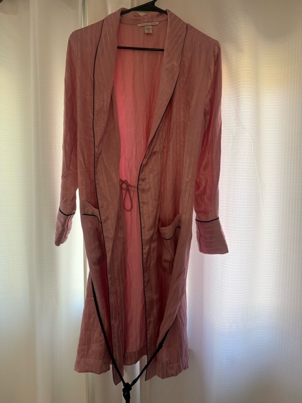 Pink Long Robe Victoria’s Secret long sleeve medium women’s